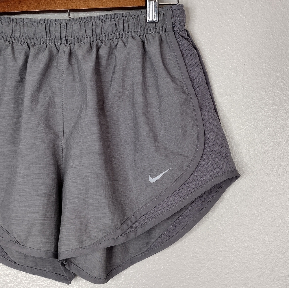 Nike Women's Elastic Waist High Rise Training Running Workout Athletic Shorts - Picture 4 of 14
